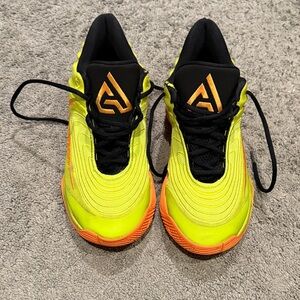 Mens SZ 9 NIKE Bright Yellow and Orange Basketball Sneakers